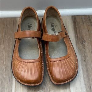 Alegria Women's Brown Mary Jane Flats